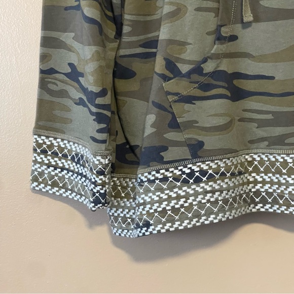 Johnny Was Green Camouflage Jacket with Floral Embroidery size 2x - Picture 6 of 8